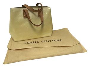 LOUIS VUITTON VERNIS YELLOW READE PM HANDBAG Very Good